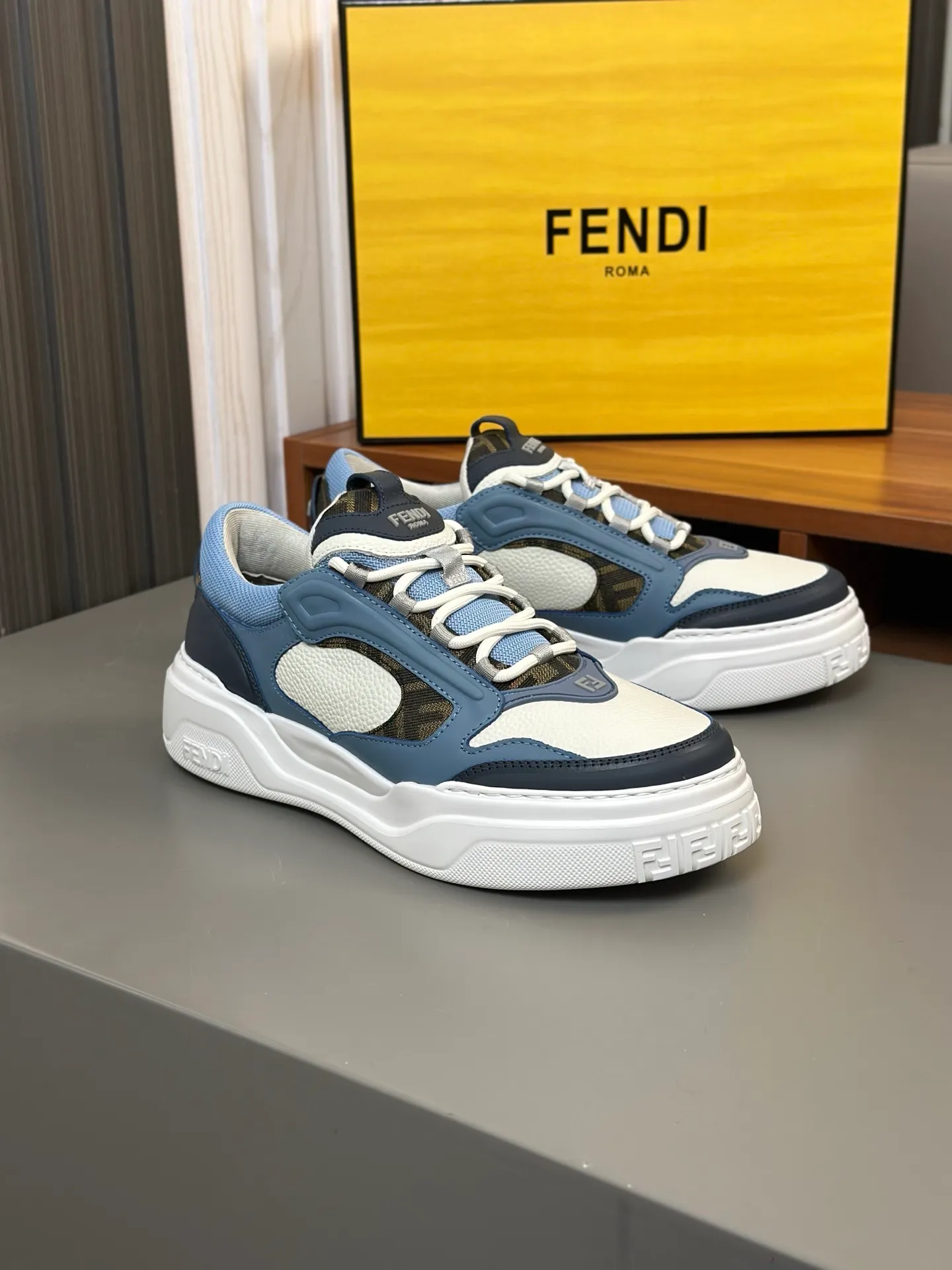 [FENDI] Fendi men's shoes 💰780💰 - High-end quality original casual sports shoes - Upper: Nappa calfskin, pebbled calfskin, tongue and heel; injection molded brand logo plastic module - Lining: brand canvas - Outsole: ultra-light T men's shoes 💰R foam rubber; molded outsole - Super high quality control, fine workmanship: highlighted (high-end, luxury, grade) -Size :39-44 (38, 45, can be customized)